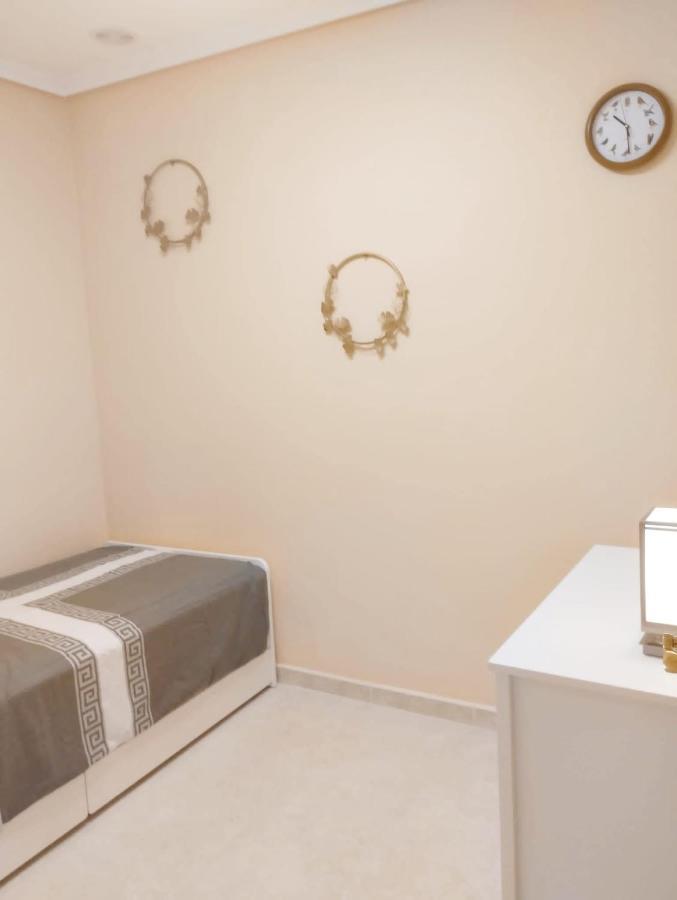 Torrevieja 2 Bedroom Holiday Apartment Екстериор снимка